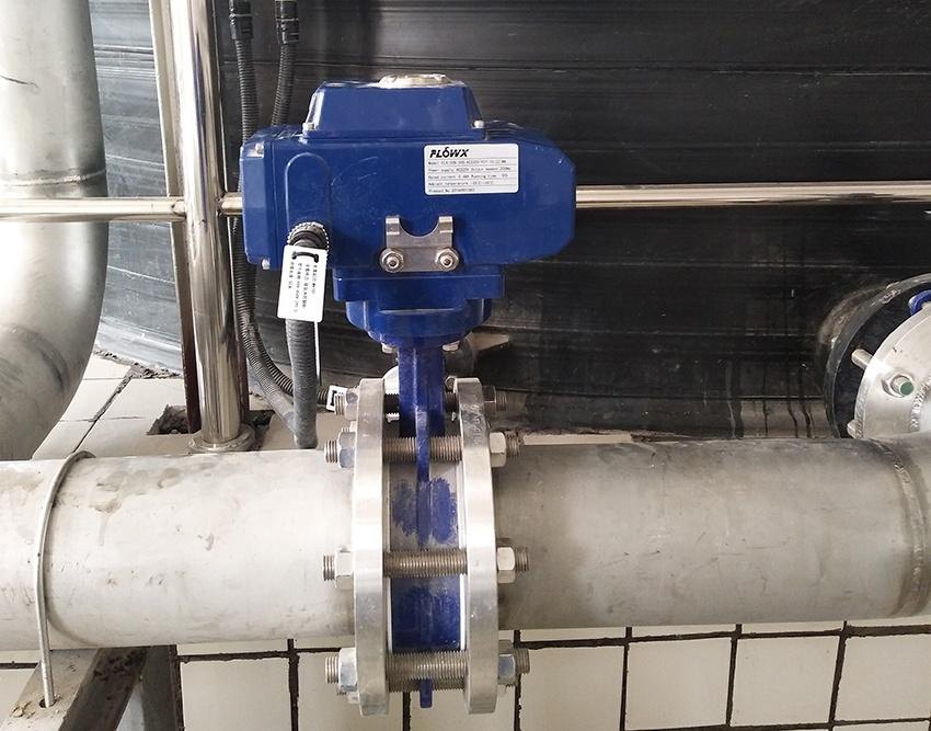 Blue PLOWX electric actuator mounted on a butterfly valve in a pipeline